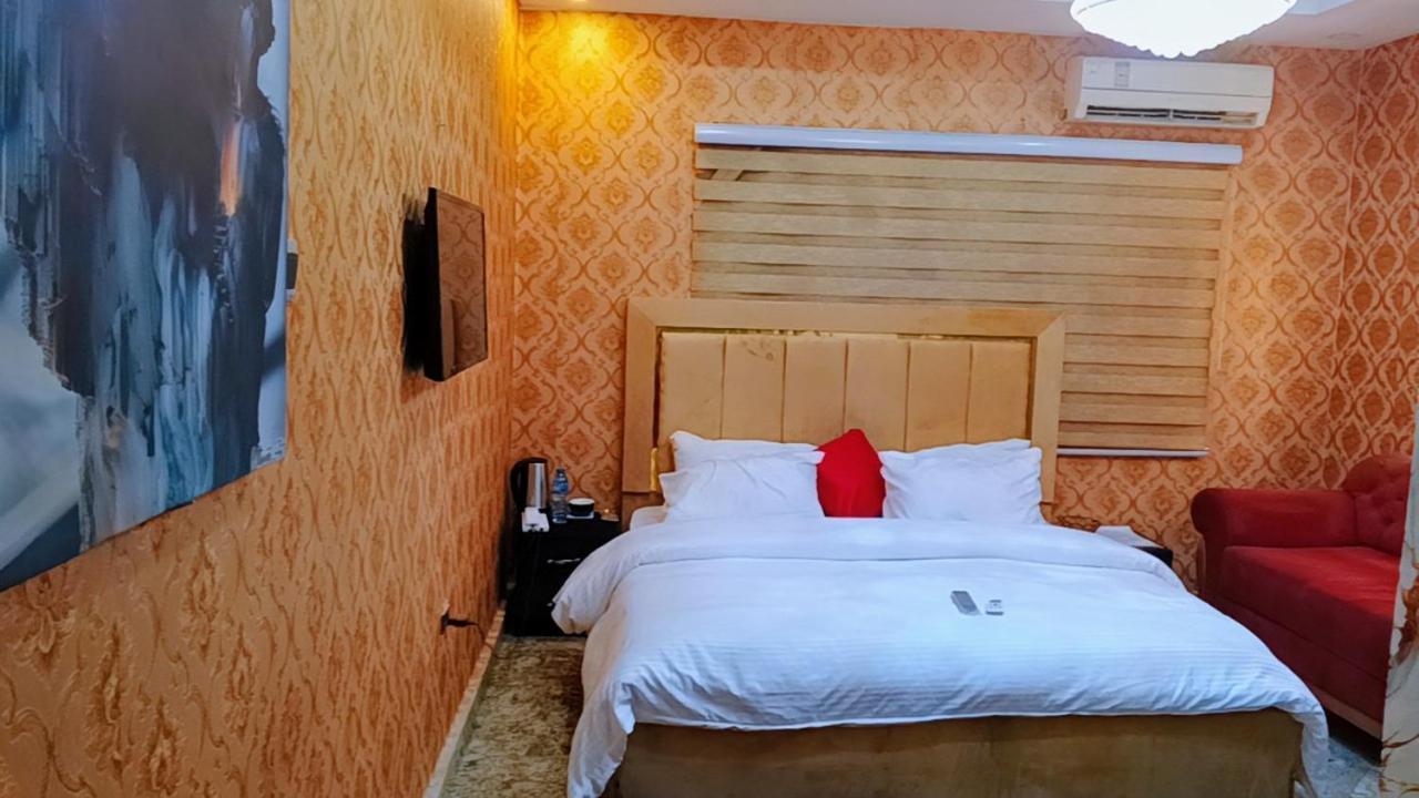 阿布贾 Nuit De Paris酒店 外观 照片